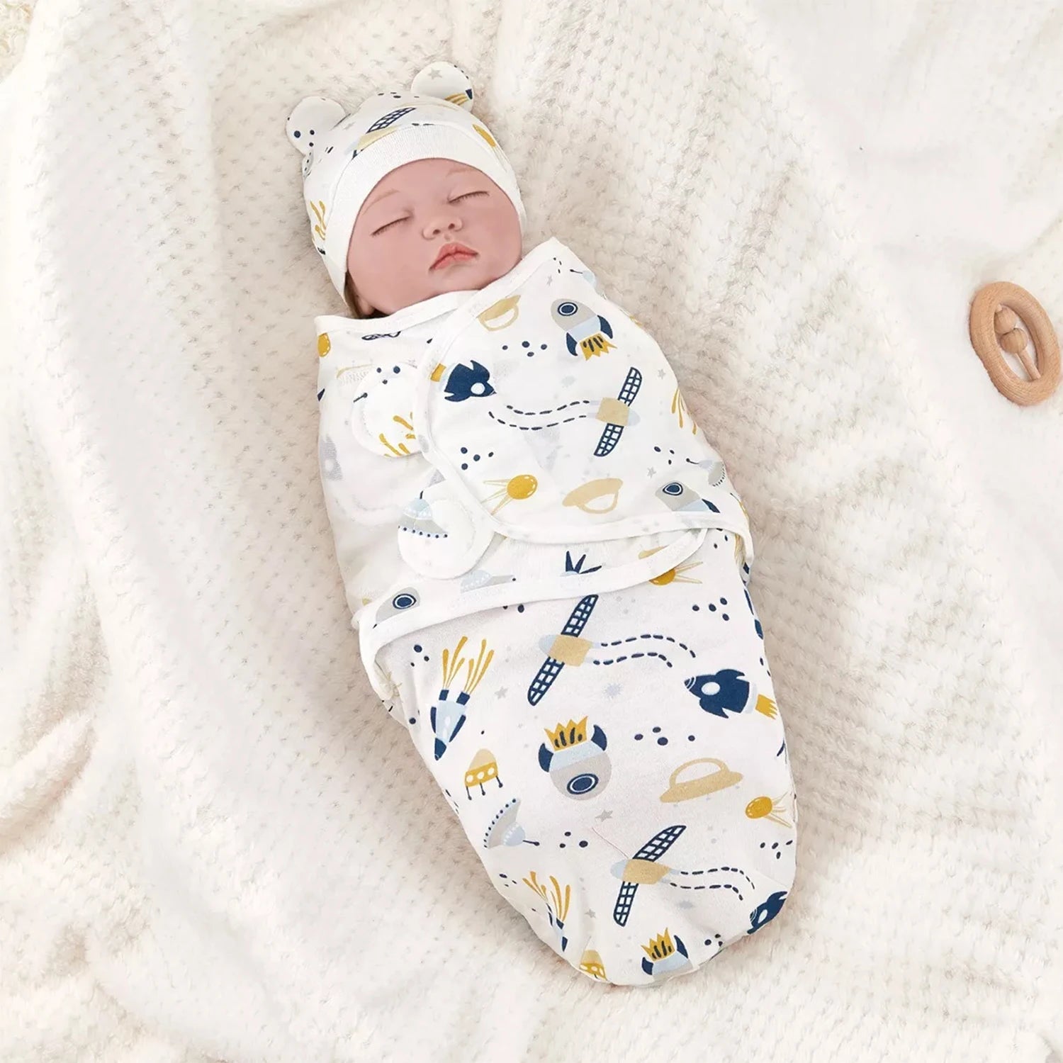 Pure cotton skin-friendly newborn baby wrap, easy to wear with, easy to change diapers, with a cap, give baby more protection