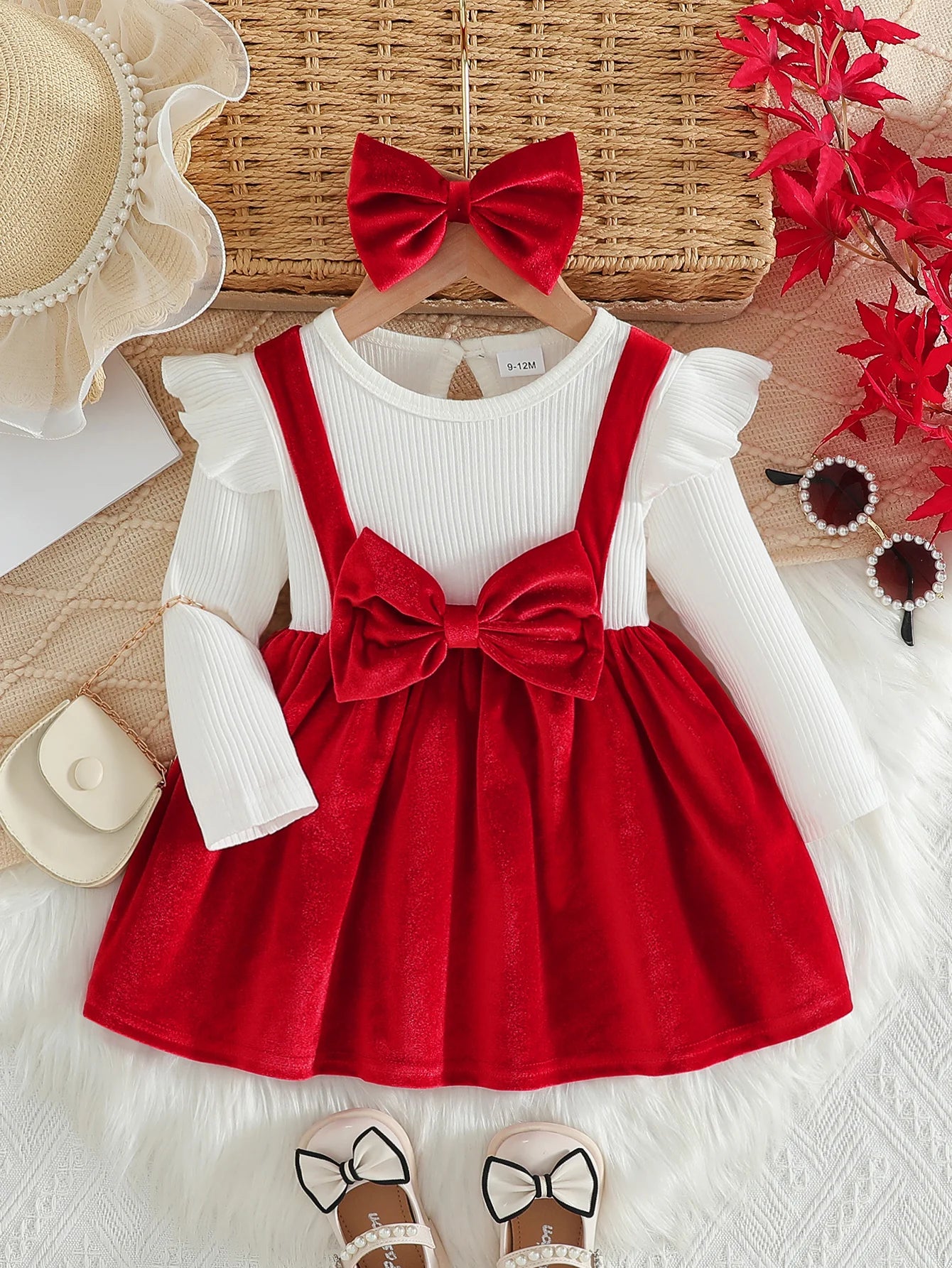 Baby girl autumn and winter elegant and fashionable warm gold velvet fabric round neck ruffle edge long sleeved gold velvet shou